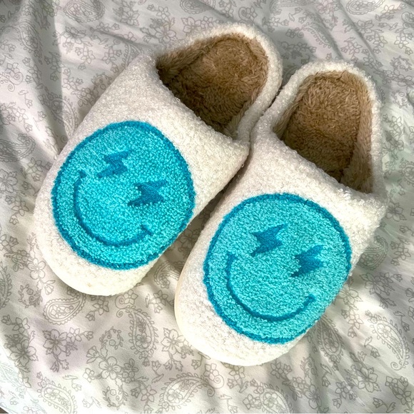 Shoes - Lightning Bolt Smiley Face Plush Slippers ⚡️